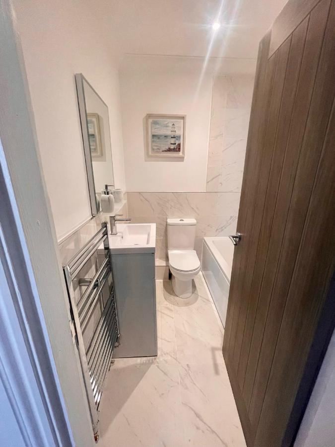 Exquisite Apartment, Stone Throw From The Beach بورنماوث المظهر الخارجي الصورة