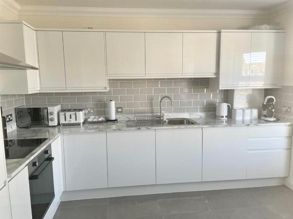 Exquisite Apartment, Stone Throw From The Beach بورنماوث المظهر الخارجي الصورة