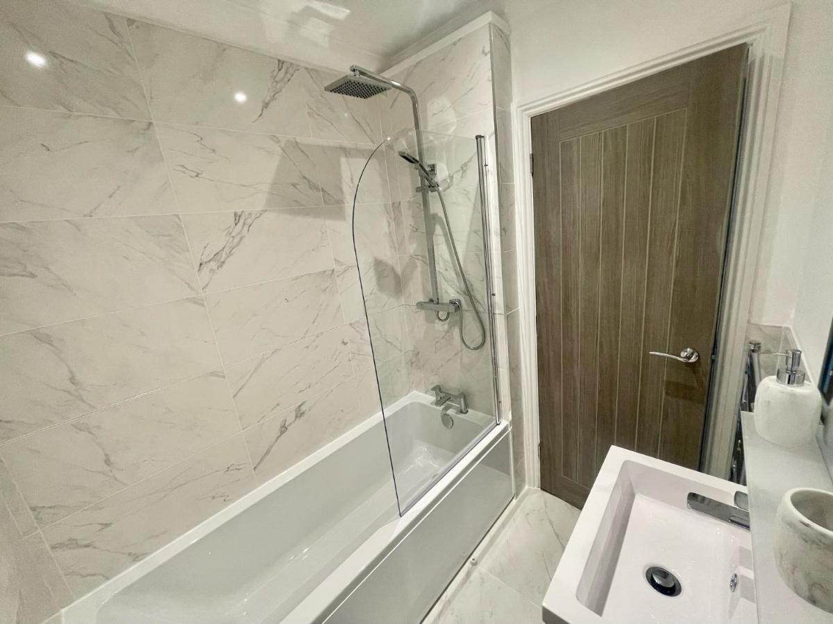 Exquisite Apartment, Stone Throw From The Beach بورنماوث المظهر الخارجي الصورة