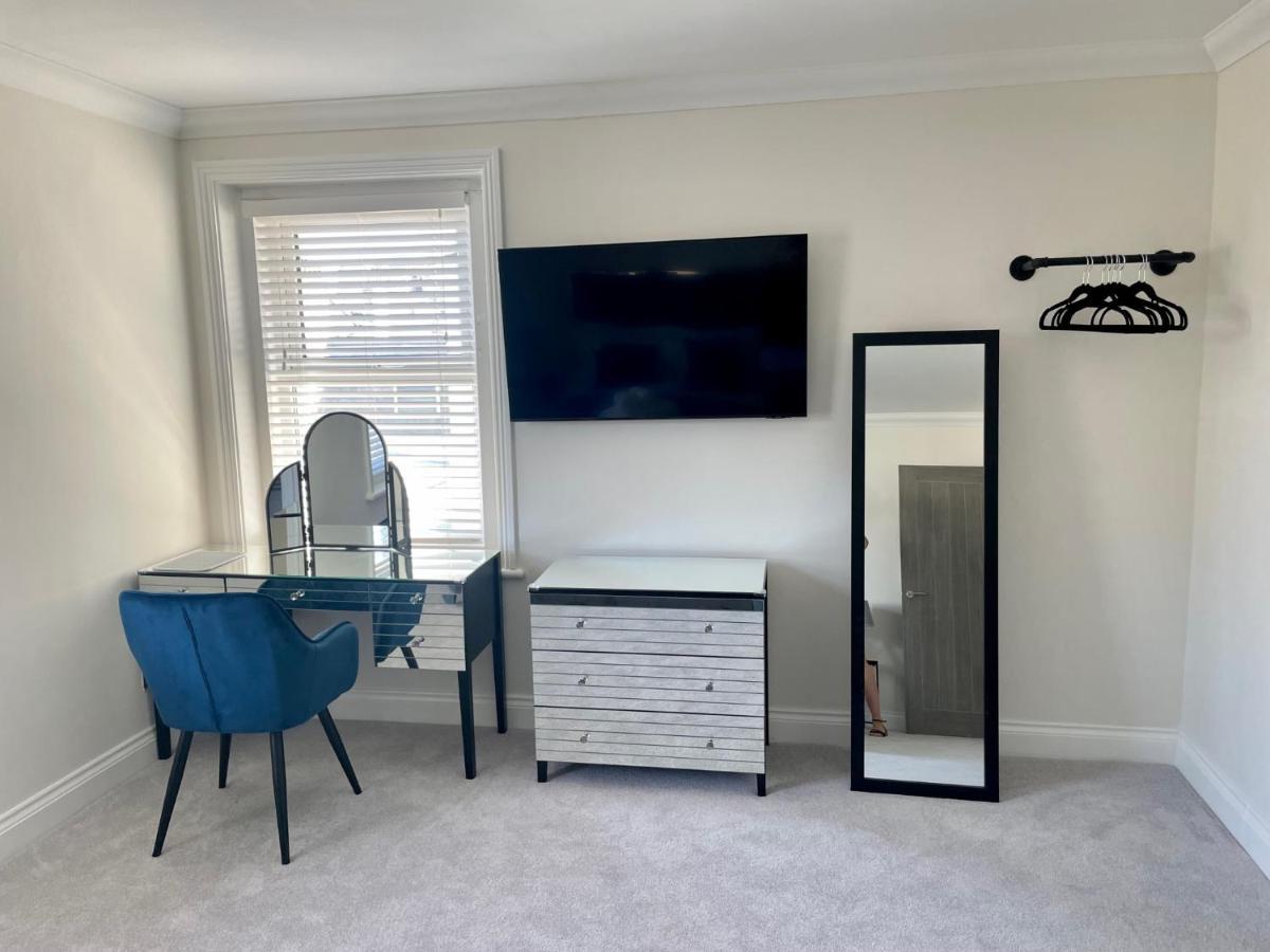 Exquisite Apartment, Stone Throw From The Beach بورنماوث المظهر الخارجي الصورة