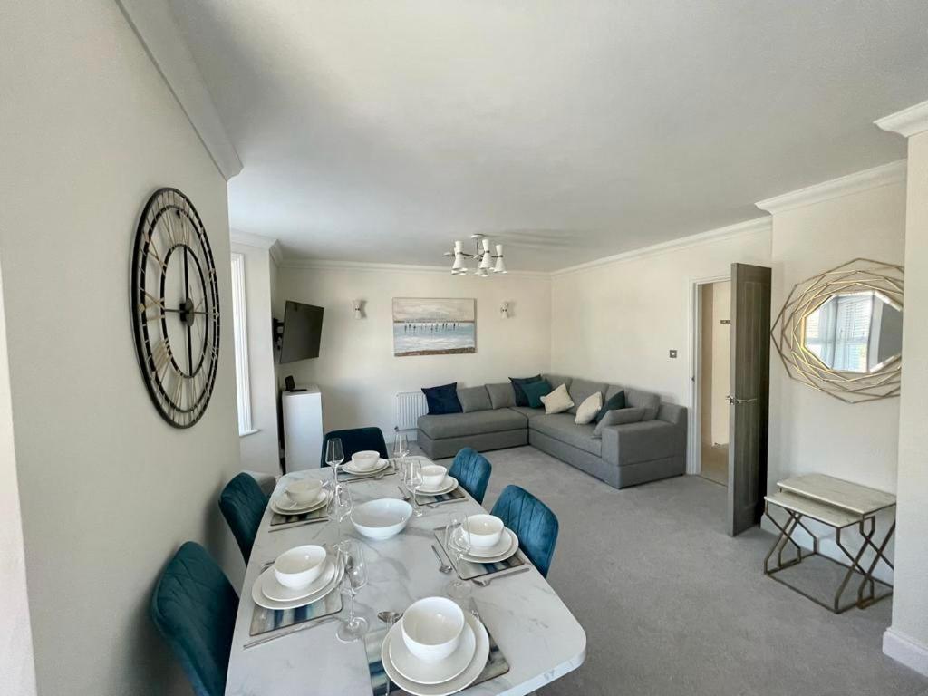 Exquisite Apartment, Stone Throw From The Beach بورنماوث المظهر الخارجي الصورة