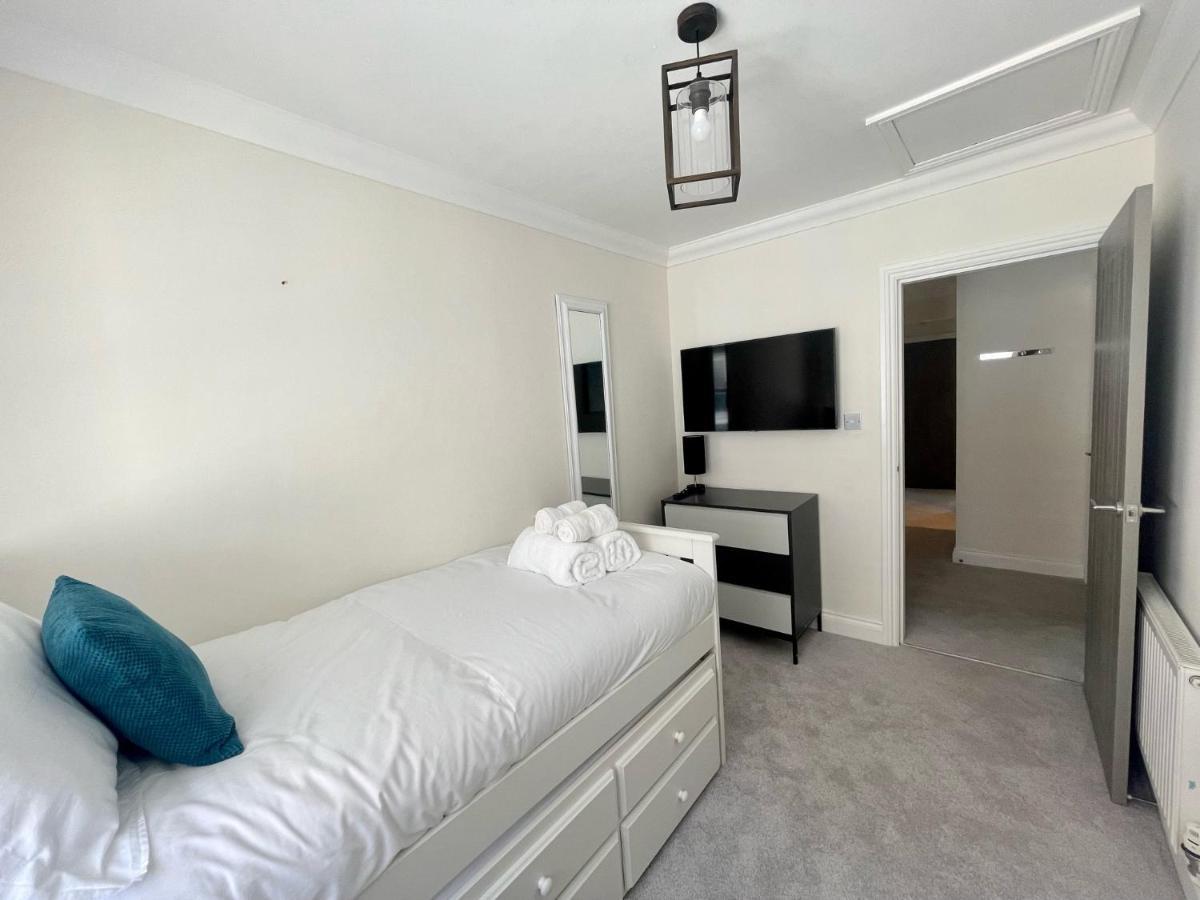 Exquisite Apartment, Stone Throw From The Beach بورنماوث المظهر الخارجي الصورة