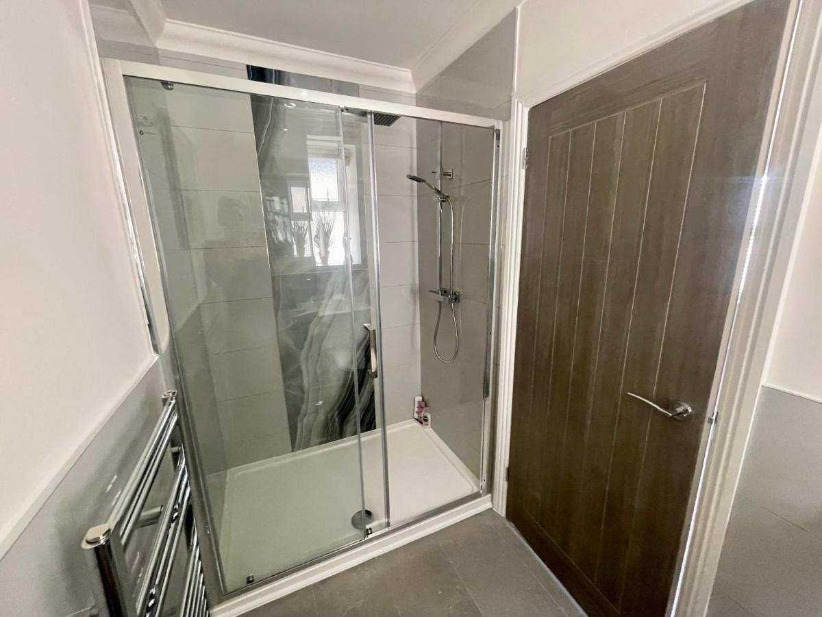 Exquisite Apartment, Stone Throw From The Beach بورنماوث المظهر الخارجي الصورة